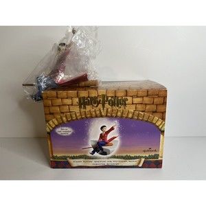 NIB Hallmark Harry Potter Harry With Golden Snitch ComputerDesk Accessory